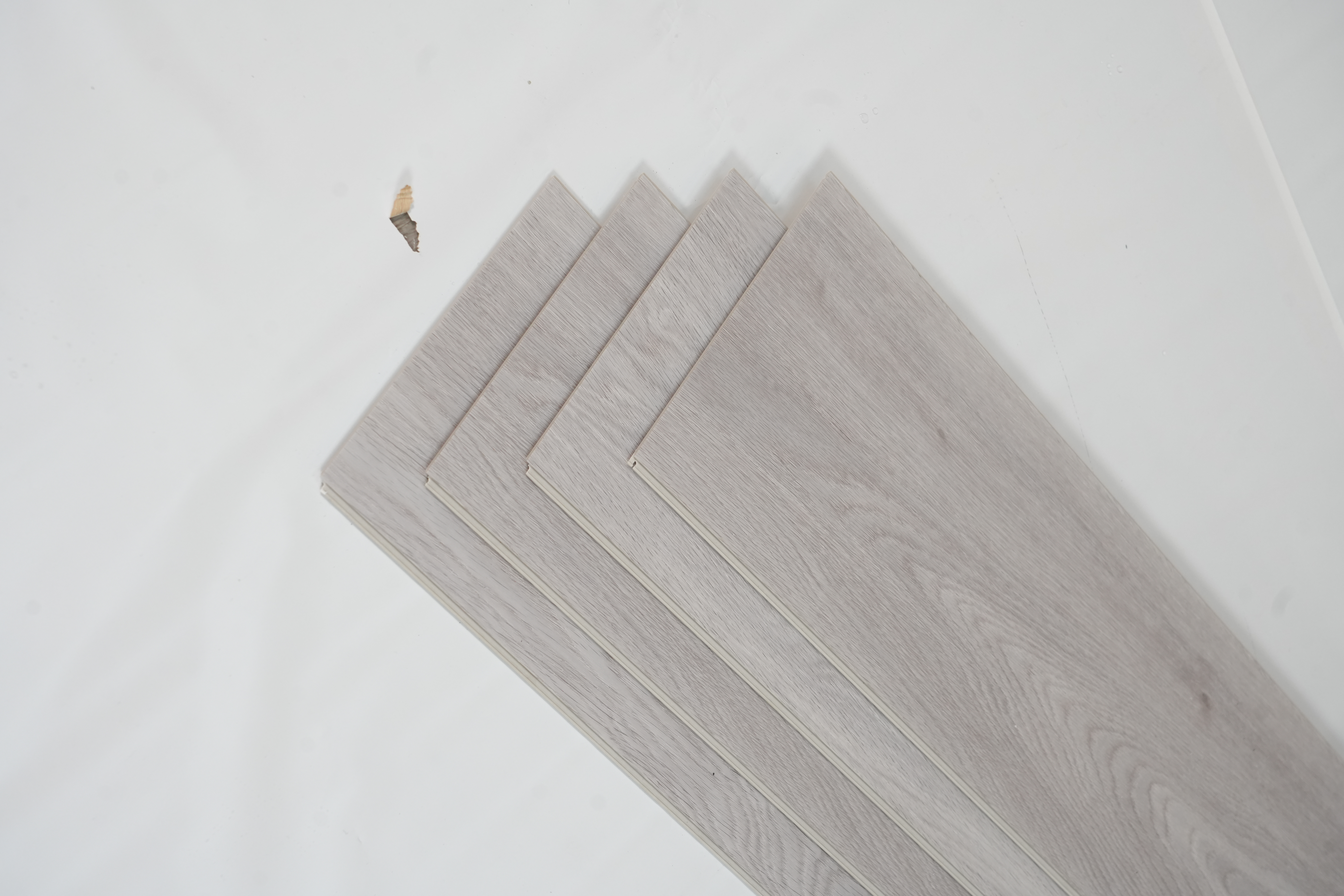 Durable White Wood Effect Vinyl Flooring for Everyday Use