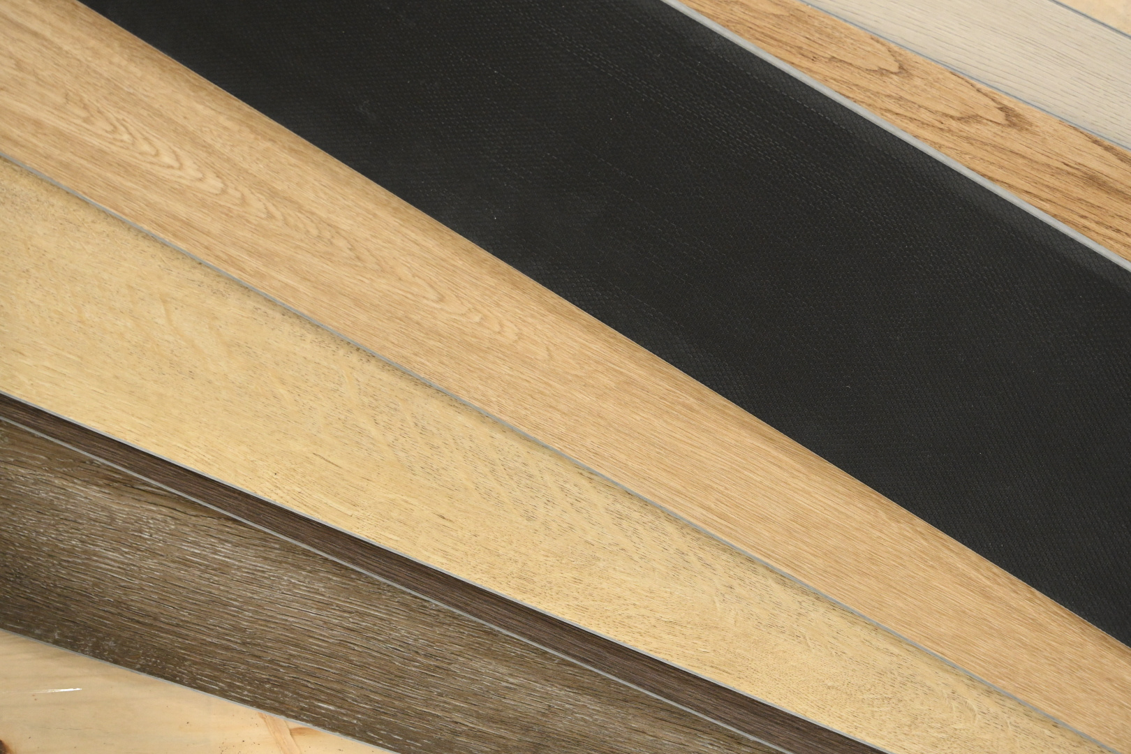 Durable and Stylish Wood Veneer SPC Flooring Options